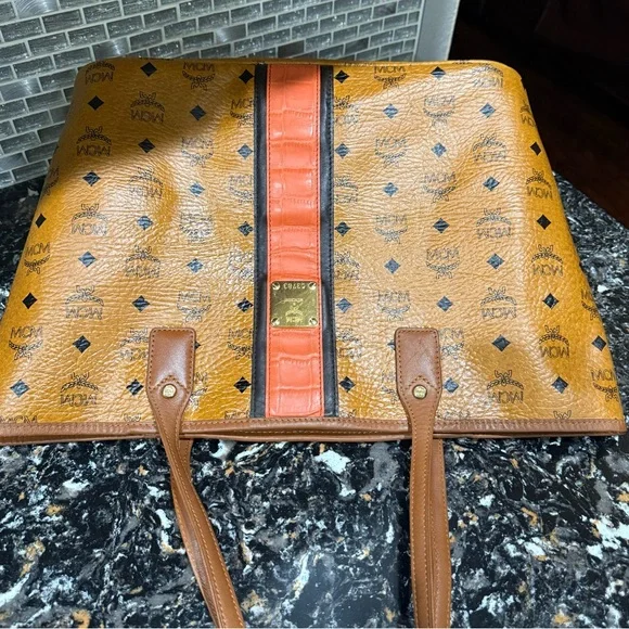 MCM Visetos Liz
Shopper Tote
Croc Embossed Limited edition - Picture 9 of 16